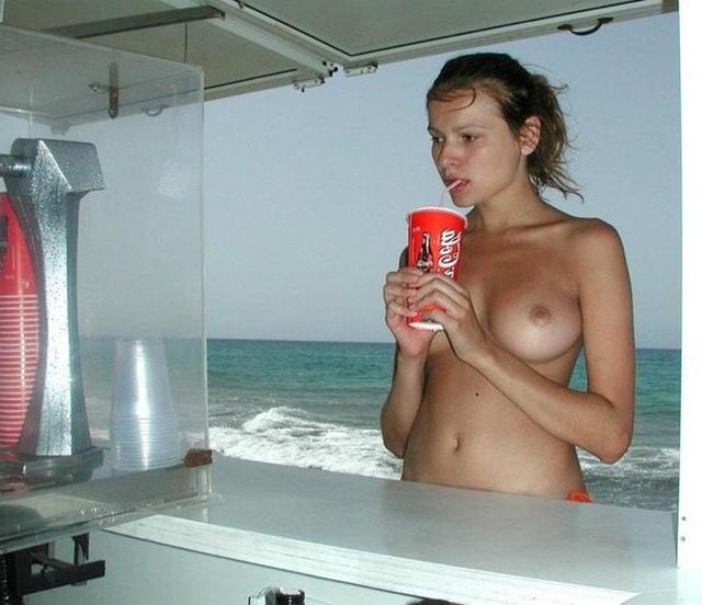Стройные девушки в бикини на пляже - секс порно фото